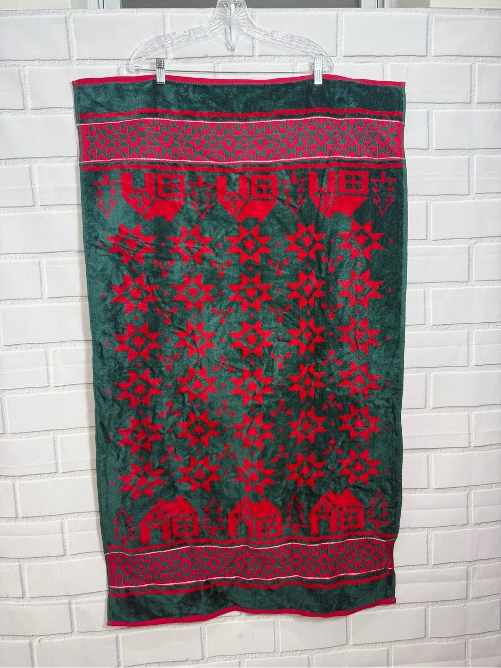 Christmas Holiday Towel Green Red Cottage Stars Holly Soft 23x28 Farmhouse Decor